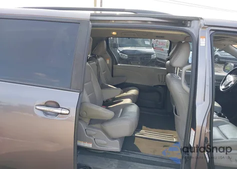 2019 Toyota Sienna Xle 8 Passenger z USA, uszkodzony, nr VIN 5TDYZ3DC1KS016206